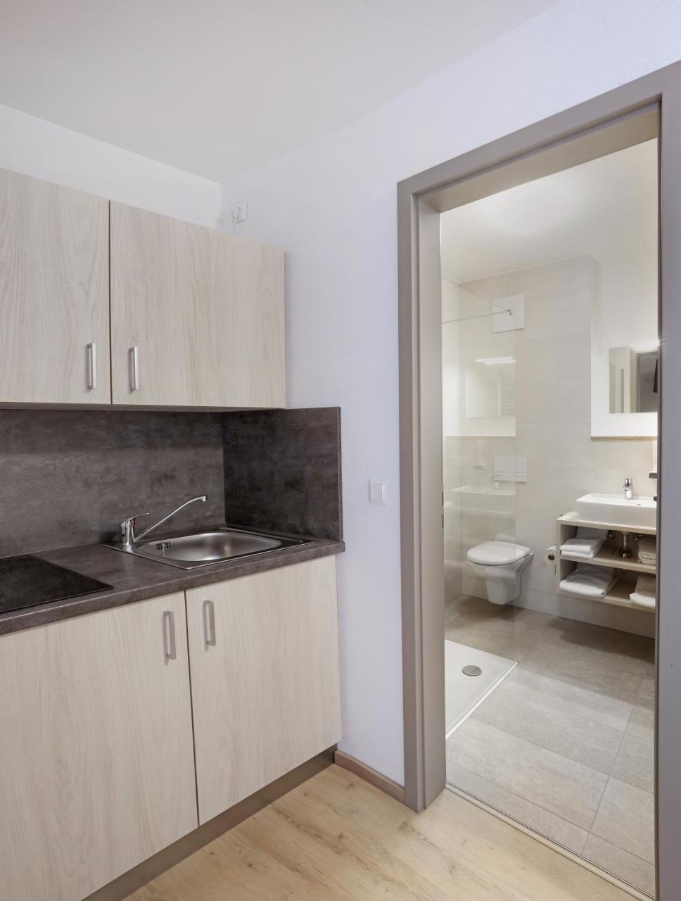 Apartment Hotel 37 Altdorf  Exteriör bild